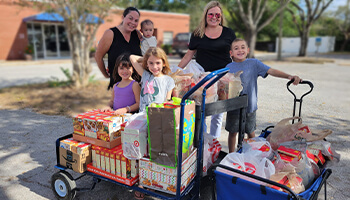 Helping Hands Happy Hearts Tampa organizes food pantry for Seeds of Hope, Inc.